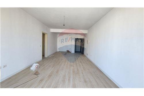 Tirane, shitet apartament 2+1+BLK Kati 8, 88 m² 135.000 Euro (Fusha e Avacionit)
