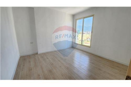 Tirane, shitet apartament 2+1+BLK Kati 8, 88 m² 135.000 Euro (Fusha e Avacionit)