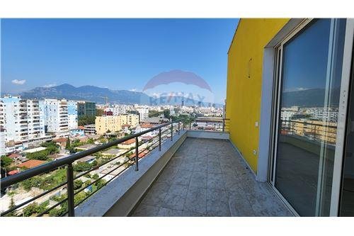 Tirane, shitet apartament 2+1+BLK Kati 8, 88 m² 135.000 Euro (Fusha e Avacionit)