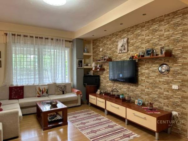 Tirane, shitet apartament Kati 2, 115 m² 205.000 Euro (Prane Pizzeria Pavarotit, Liqeni i Tiranes Tirana, Albania)