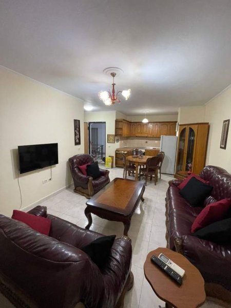 Tirane, jepet me qera apartament 2+1+BLK Kati 1, 100 m² 45.000 Leke (bulevardi kashar)