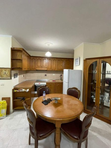 Tirane, jepet me qera apartament 2+1+BLK Kati 1, 100 m² 45.000 Leke (bulevardi kashar)