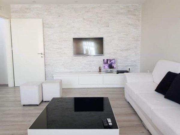 Tirane, jepet me qera apartament 1+1 Kati 4, 67 m² 450 Euro (Don Bosko)