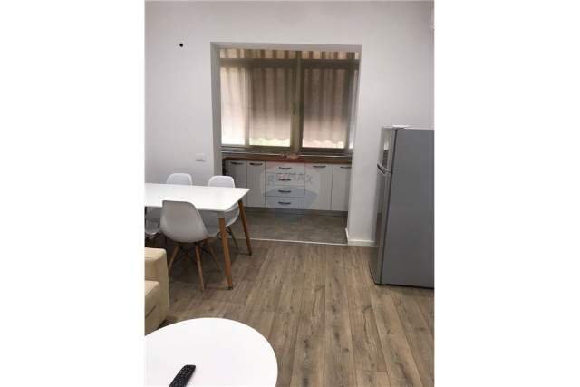 Tirane, jepet me qera apartament 2+1 Kati 2, 75 m² 450 Euro (Rruga Kavajes)