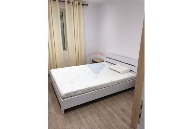 Tirane, jepet me qera apartament 2+1 Kati 2, 75 m² 450 Euro (Rruga Kavajes)