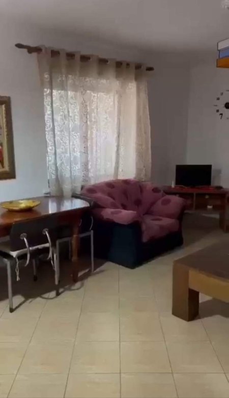 Tirane, jepet me qera apartament 1+1 Kati 4, 56 m² 350 Euro (4 deshmoret)