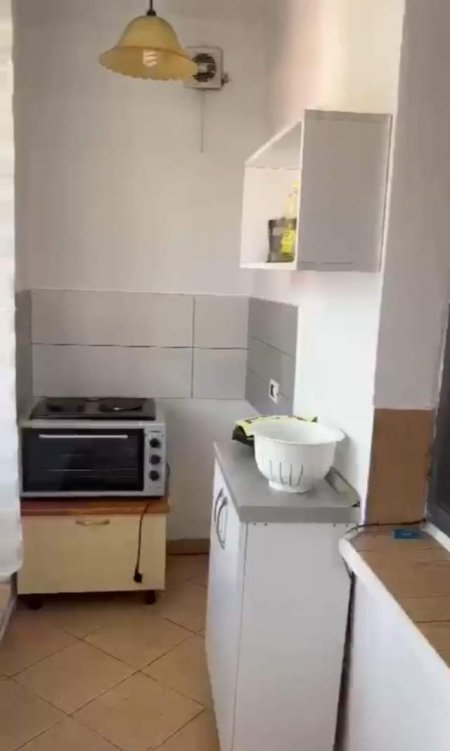 Tirane, jepet me qera apartament 1+1 Kati 4, 56 m² 350 Euro (4 deshmoret)