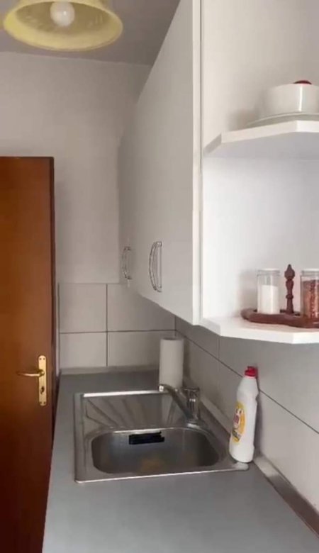 Tirane, jepet me qera apartament 1+1 Kati 4, 56 m² 350 Euro (4 deshmoret)