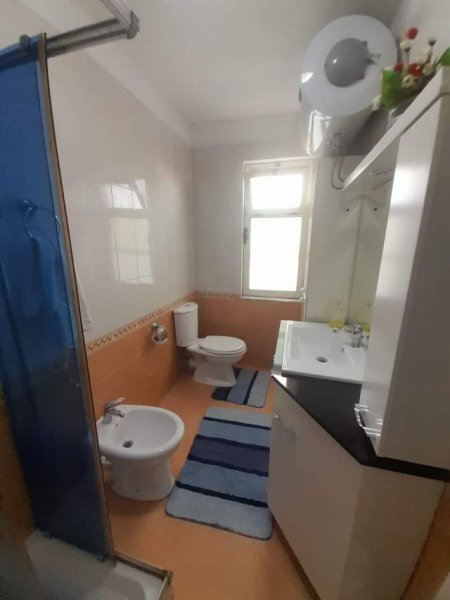 Tirane, jepet me qera apartament 2+1+BLK Kati 5, 100 m² 500 Euro (prokop mima)
