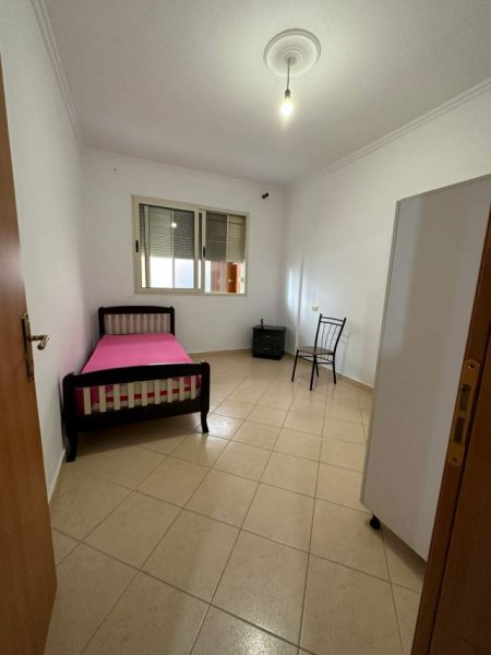 Tirane, jepet me qera apartament 2+1+BLK Kati 2, 122 m² 38.000 Leke (Rruga Teodor Keko)
