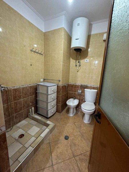 Tirane, jepet me qera apartament 2+1+BLK Kati 2, 122 m² 38.000 Leke (Rruga Teodor Keko)