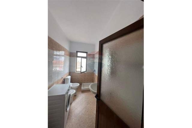 Tirane, jepet me qera apartament 1+1 Kati 3, 70 m² 400 Euro (rrug ae Dibres)
