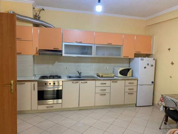 Tirane, jepet me qera apartament 2+1+BLK Kati 2, 122 m² 38.000 Leke (Rruga Teodor Keko)