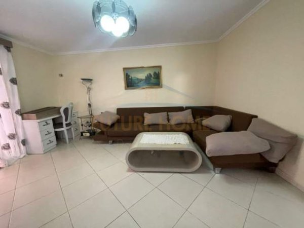 Tirane, jepet me qera apartament 2+1+BLK Kati 5, 90 m² 450 Euro (Don Bosko)
