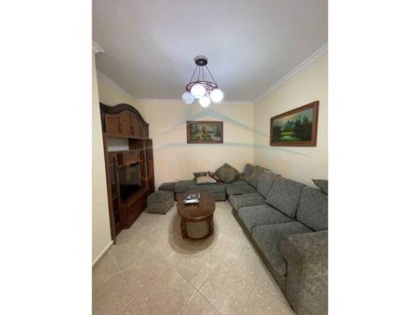 Tirane, jepet me qera apartament 2+1+BLK Kati 5, 90 m² 450 Euro (Don Bosko)