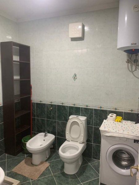 Tirane, jepet me qera apartament 1+1+BLK Kati 3, 67 m² 58.000 Leke (Komuna e Parisit)