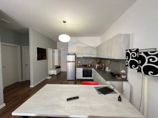 Tirane, jepet me qera apartament 2+1+BLK Kati 7, 97 m² 550 Euro (Fusha e Aviacionit)