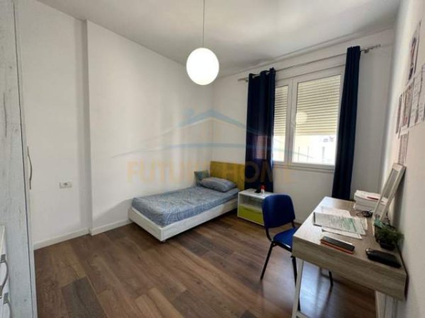 Tirane, jepet me qera apartament 2+1+BLK Kati 7, 97 m² 550 Euro (Fusha e Aviacionit)