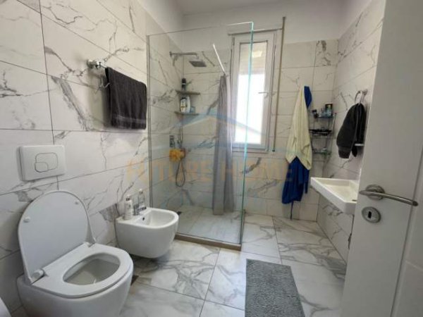 Tirane, jepet me qera apartament 2+1+BLK Kati 7, 97 m² 550 Euro (Fusha e Aviacionit)