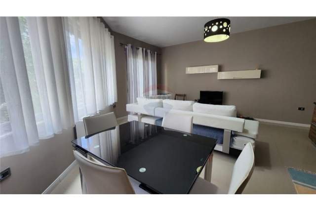 Tirane, jepet me qera apartament 2+1 Kati 2, 100 m² 500 Euro (kopshti botanik)