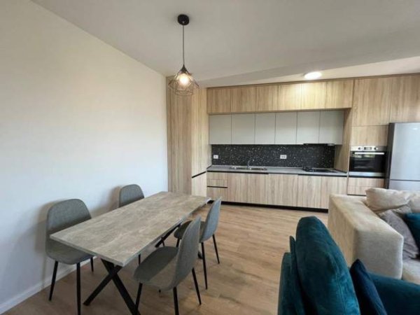 Tirane, jepet me qera apartament 2+1 Kati 4, 95 m² 600 Euro (Liqeni i Thatë ,rruga Ullishtes)