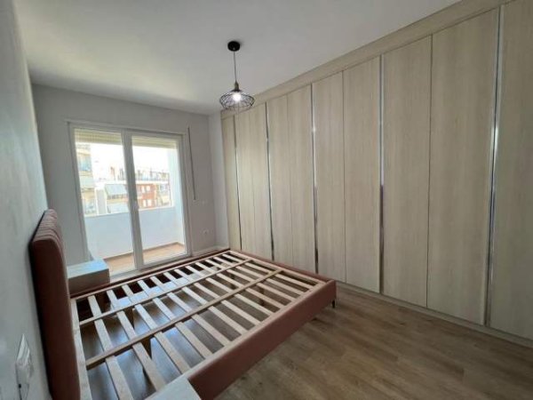 Tirane, jepet me qera apartament 2+1 Kati 4, 95 m² 600 Euro (Liqeni i Thatë ,rruga Ullishtes)