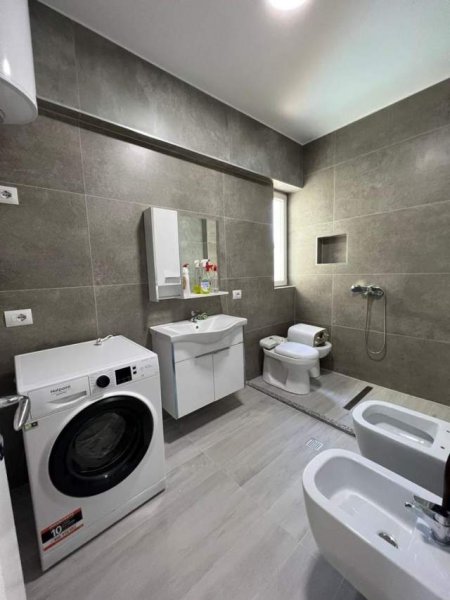 Tirane, jepet me qera apartament 2+1 Kati 4, 95 m² 600 Euro (Liqeni i Thatë ,rruga Ullishtes)