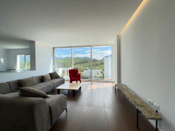Tirane, jepet me qera Vile Kati 0, 350 m² 2.000 Euro (Green Residence prane TEG)