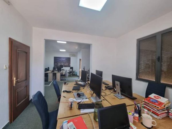 Tirane, jepet me qera zyre Kati 2, 200 m² 1.000 Euro (Rruga Fadil Rada, ATSH)