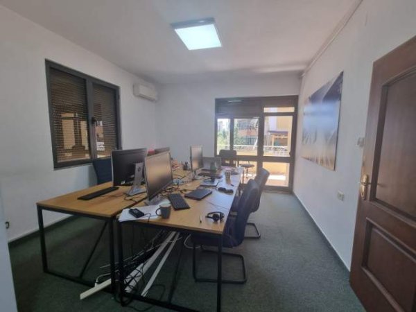 Tirane, jepet me qera zyre Kati 2, 200 m² 1.000 Euro (Rruga Fadil Rada, ATSH)