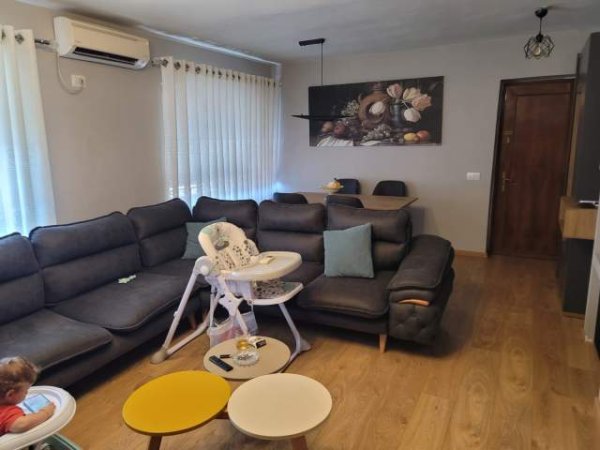 Tirane, shitet apartament 3+1 Kati 5, 110 m² 195.000 Euro (Rruga e Durresit)