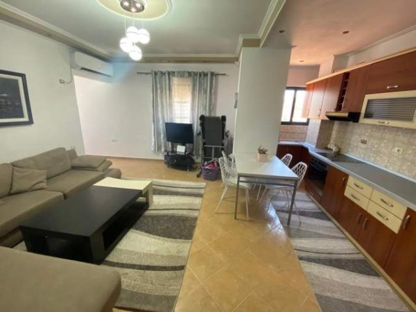 Tirane, jepet me qera apartament 1+1+BLK Kati 4, 62 m² 45.000 Leke (rruga Shkelqim Fusha)