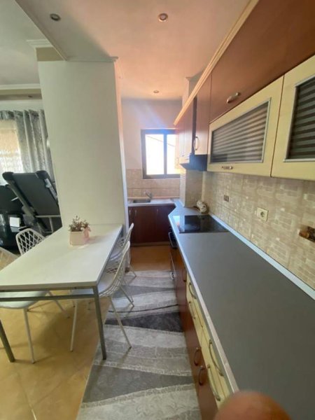 Tirane, jepet me qera apartament 1+1+BLK Kati 4, 62 m² 45.000 Leke (rruga Shkelqim Fusha)