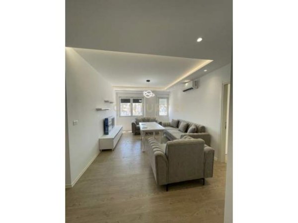 Tirane, jepet me qera apartament 2+1+BLK Kati 8, 105 m² 550 Euro (Ali Demi)