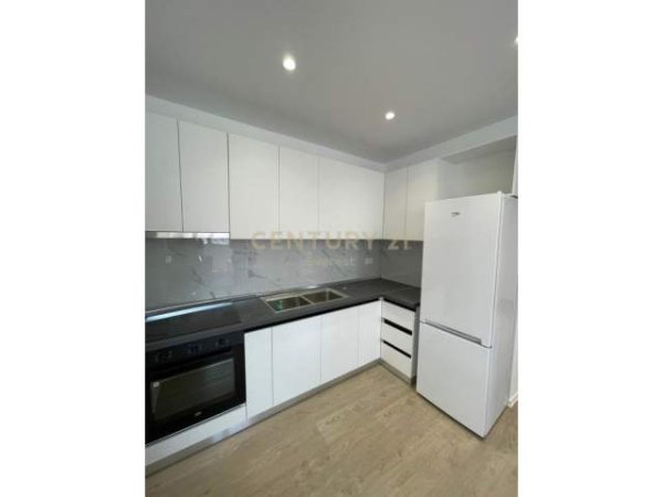 Tirane, jepet me qera apartament 2+1+BLK Kati 8, 105 m² 550 Euro (Ali Demi)