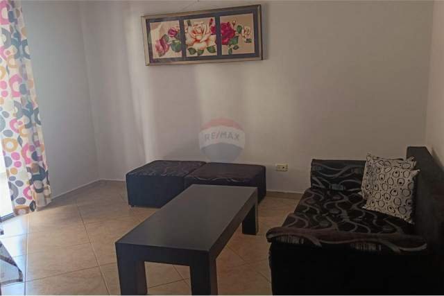 Tirane, jepet me qera apartament 2+1 Kati 4, 72 m² 450 Euro (Rruga e Dibres)