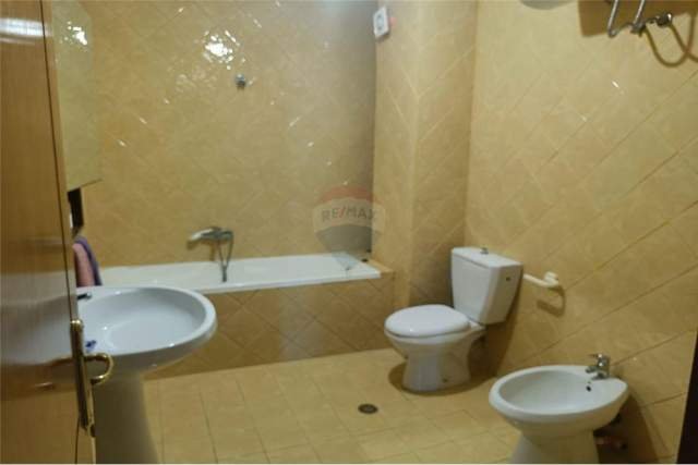Tirane, jepet me qera apartament 2+1 Kati 4, 72 m² 450 Euro (Rruga e Dibres)