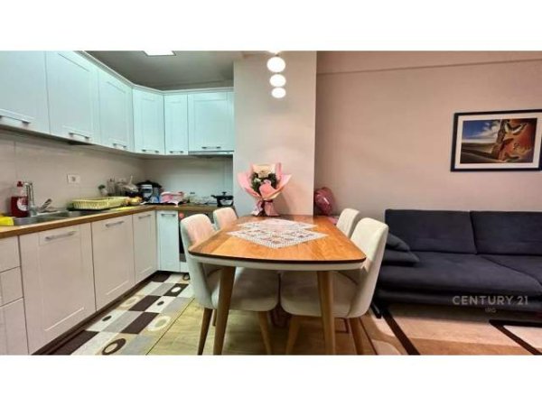 Tirane, jepet me qera apartament Kati 3, 58 m² 500 Euro (Selvia Tirana, Albania)