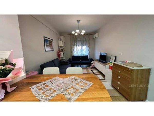 Tirane, jepet me qera apartament Kati 3, 58 m² 500 Euro (Selvia Tirana, Albania)