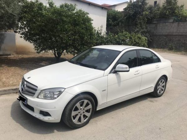 Tirane, shes makine Mercedes-Benz Viti 2007, 7.000 Euro