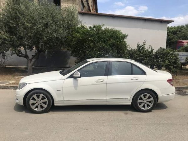 Tirane, shes makine Mercedes-Benz Viti 2007, 7.000 Euro