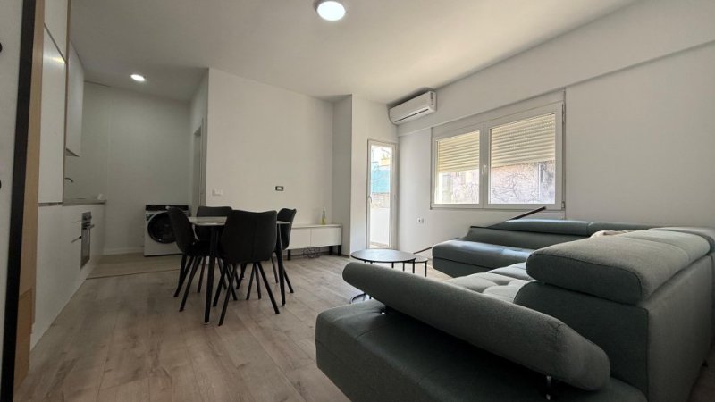 Tirane, jepet me qera apartament 1+1 , 65 m² 650 € (Myslym Shyri)