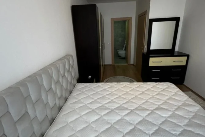Tirane, jepet me qera apartament 2+1 Kati 5, 100 m² 750 € (Rruga Muzaket)