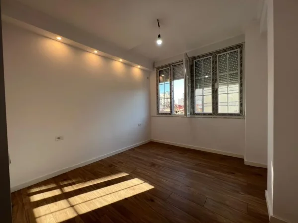 Tirane, shitet apartament 2+1 Kati 4, 78 m² 240.000 € 