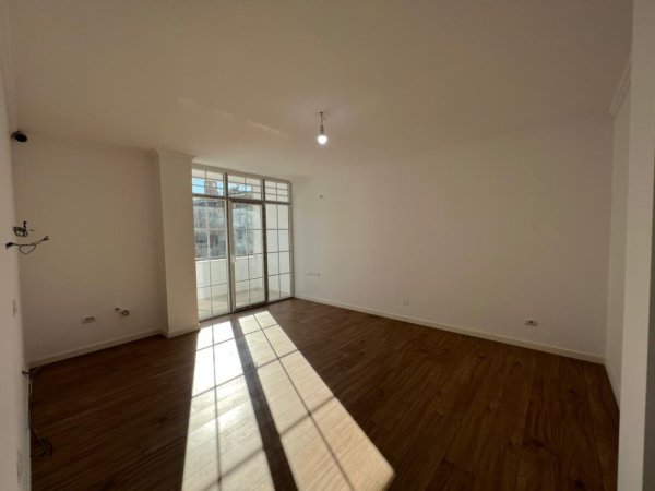 Tirane, shitet apartament 2+1 Kati 4, 78 m² 240.000 € 