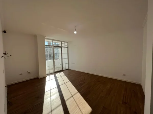 Tirane, shitet apartament 2+1 Kati 4, 78 m² 240.000 € 