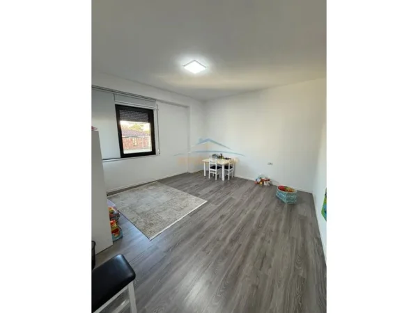 Tirane, shitet apartament 1+1 Kati 2, 77 m² 194.000 € (RRUGA QEMAL STAFA,SHKOLLA E KUQE,PAZARI I RI)