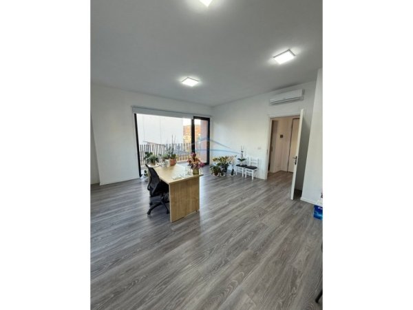 Tirane, shitet apartament 1+1 Kati 2, 77 m² 194.000 € (RRUGA QEMAL STAFA,SHKOLLA E KUQE,PAZARI I RI)