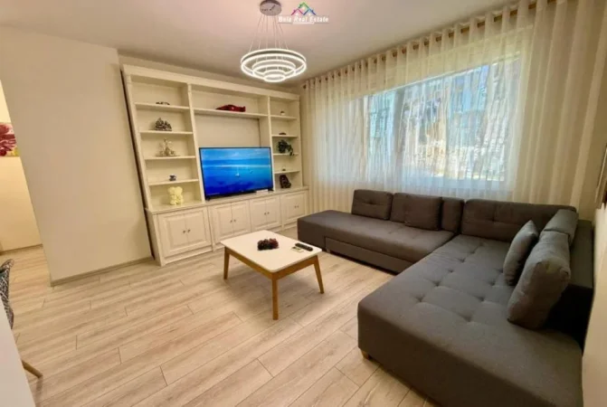 Tirane, jepet me qera apartament 1+1 Kati 8, 70 m² 800 € (Rruga e Kosovareve)