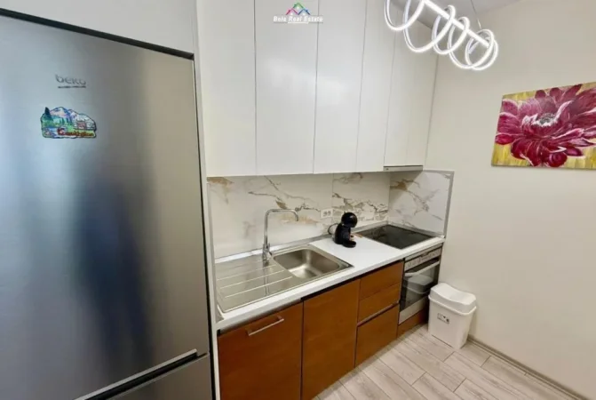 Tirane, jepet me qera apartament 1+1 Kati 8, 70 m² 800 € (Rruga e Kosovareve)